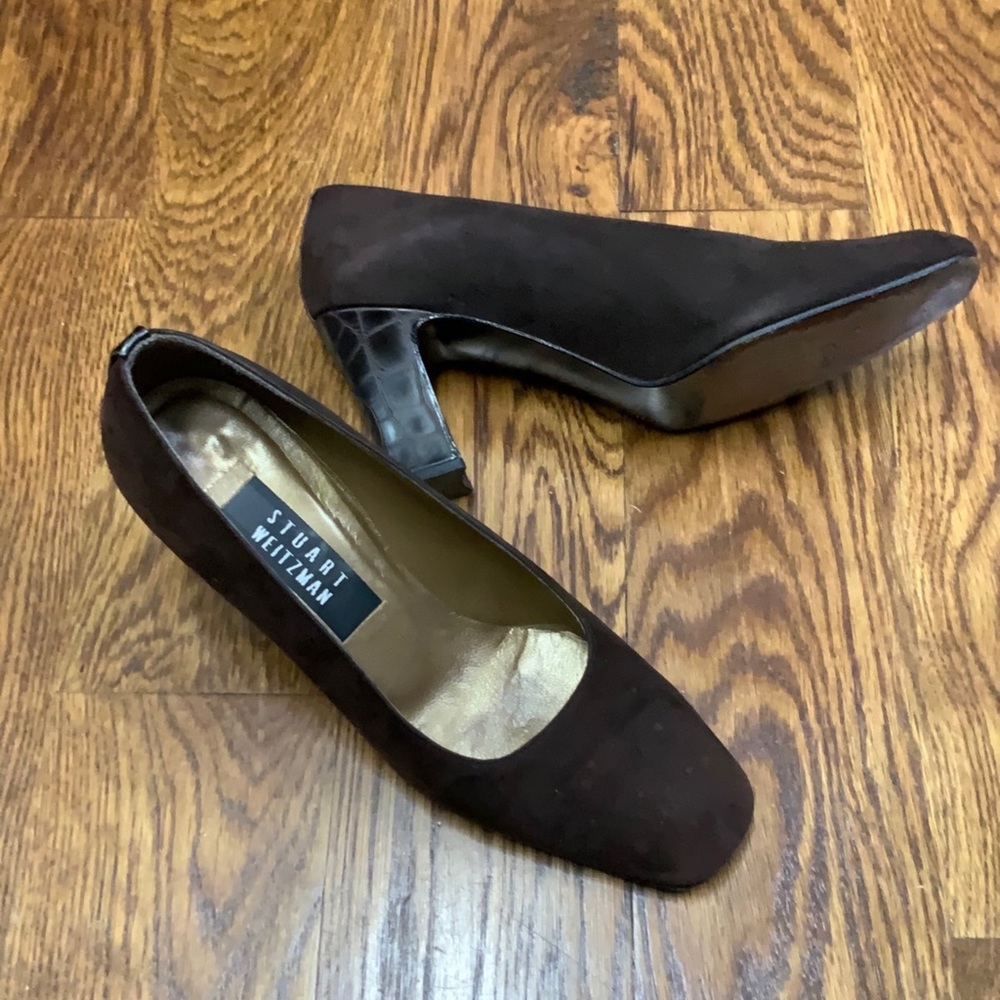 Stuart Weitzman brown suede pumps